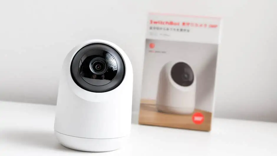 SwitchBot 見守りカメラ 3MP の本体外観とパッケージ